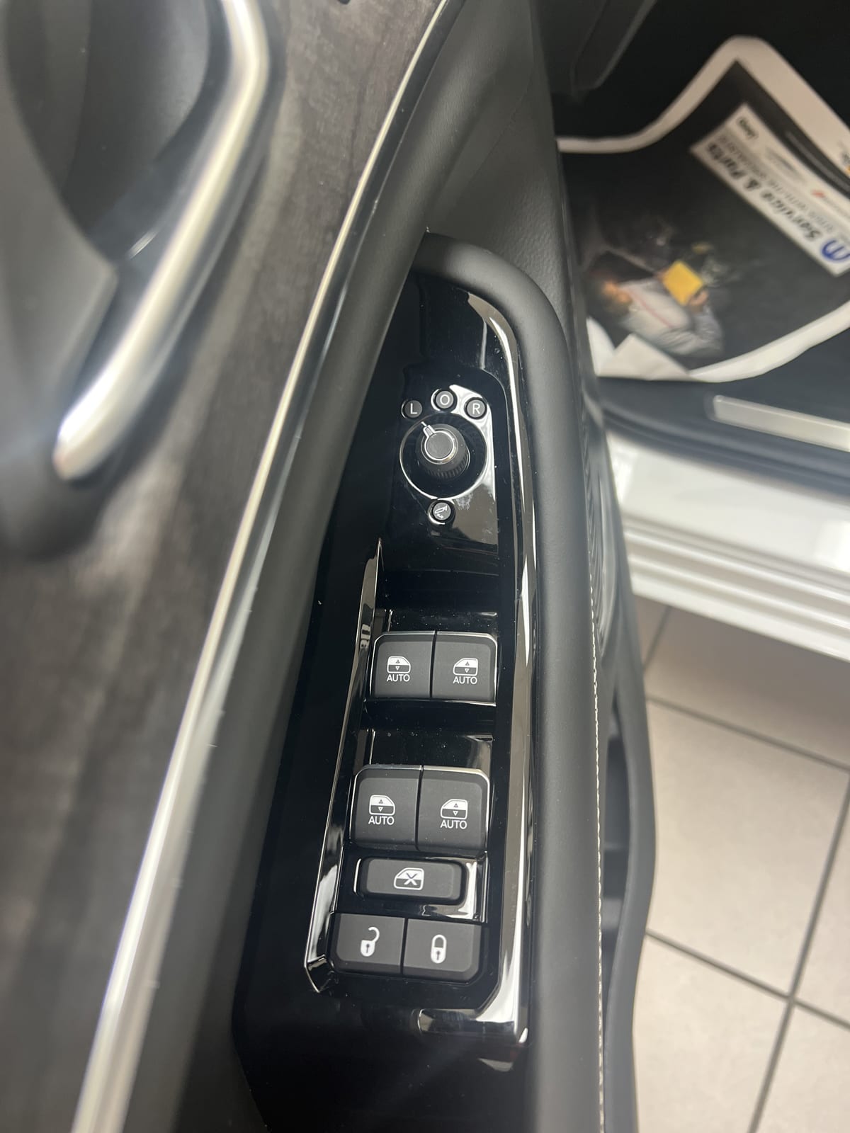 2023 Jeep Cherokee Overland photo 14