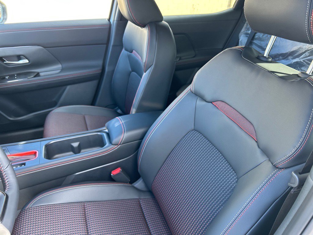 2025 Nissan Kicks SR photo 4