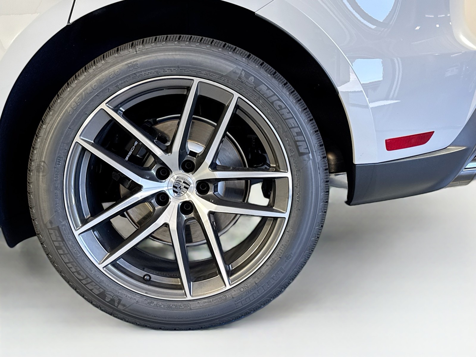 2025 Porsche Macan S photo 19