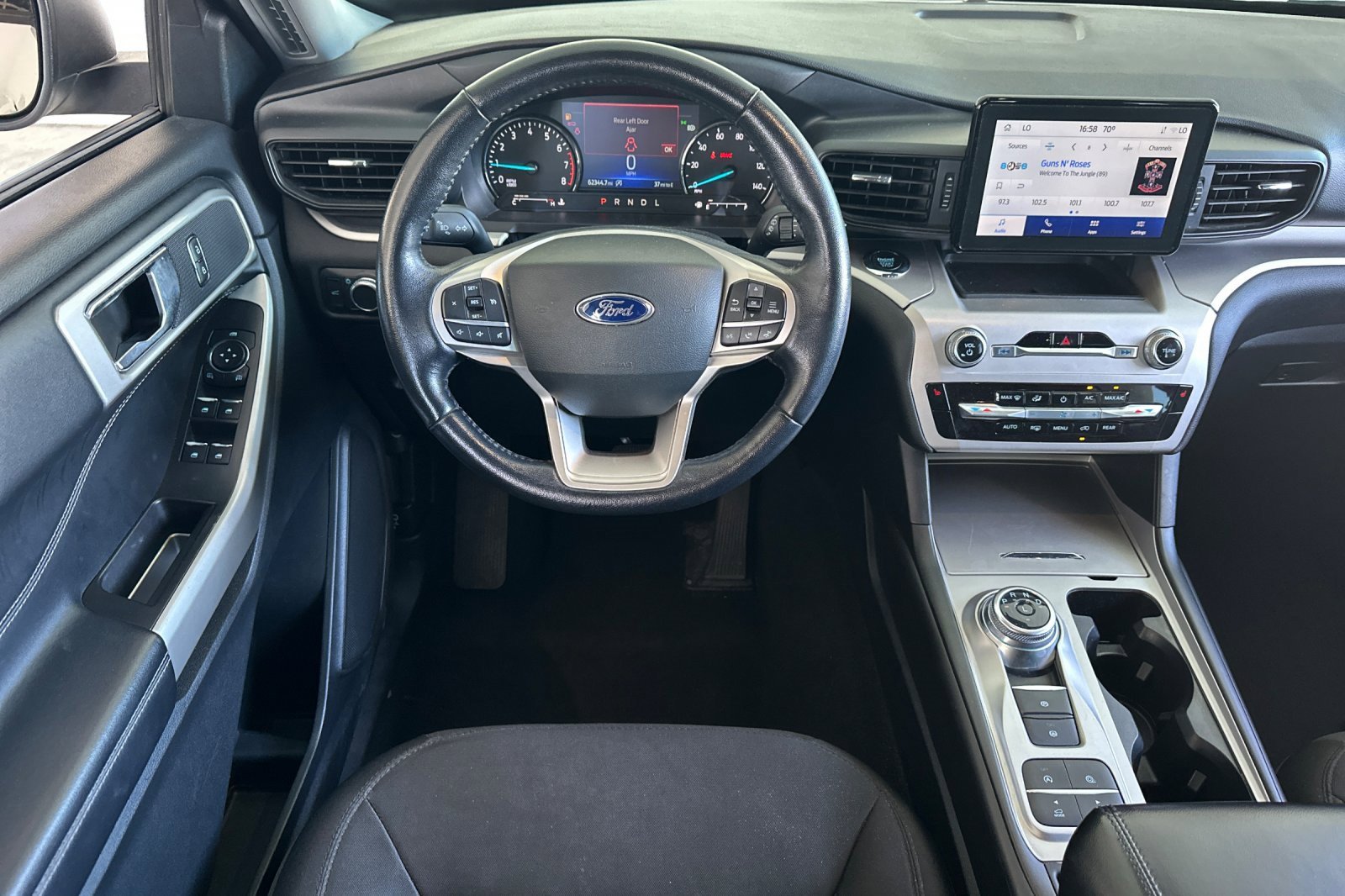 2022 Ford Explorer XLT photo 13