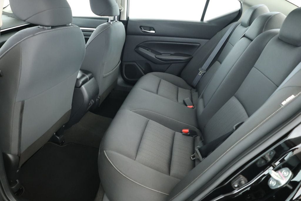 2022 Nissan Altima SV photo 18