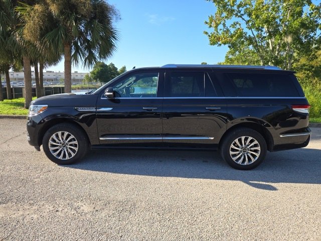 2024 Lincoln Navigator L Premiere photo 2