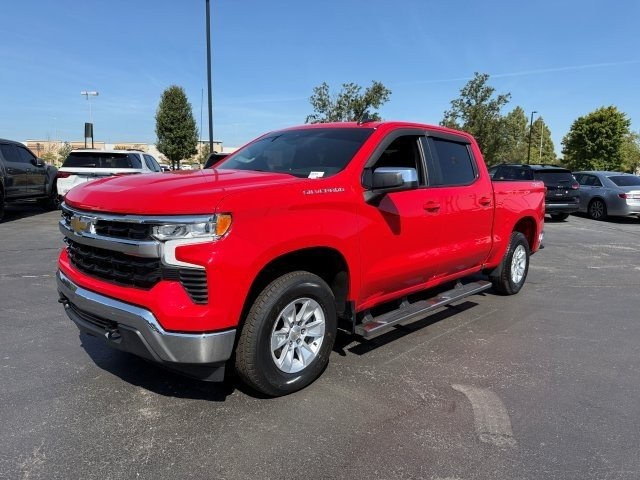 2022 Chevrolet Silverado 1500 LT photo 3