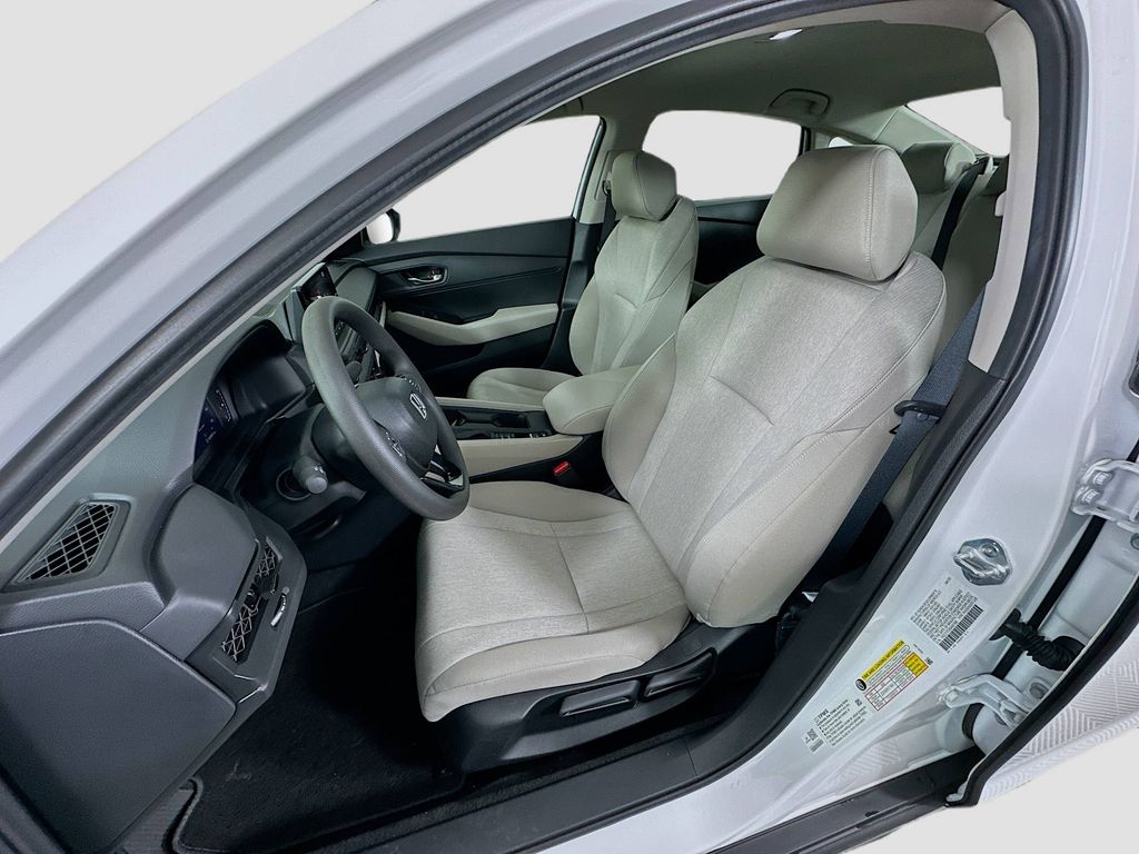 2025 Honda Accord LX photo 15
