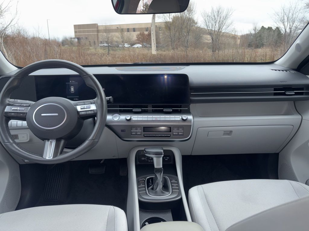 2025 Hyundai Kona SEL photo 2