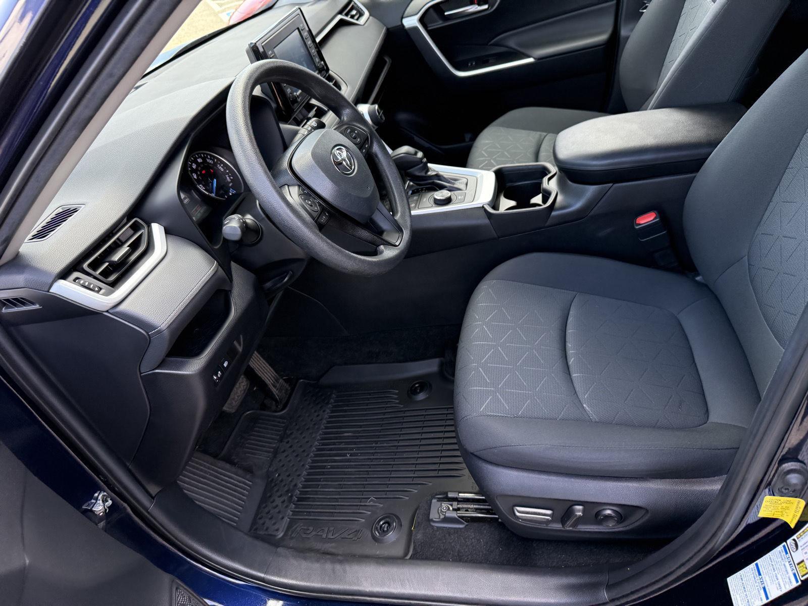 2021 Toyota RAV4 Hybrid XLE photo 15