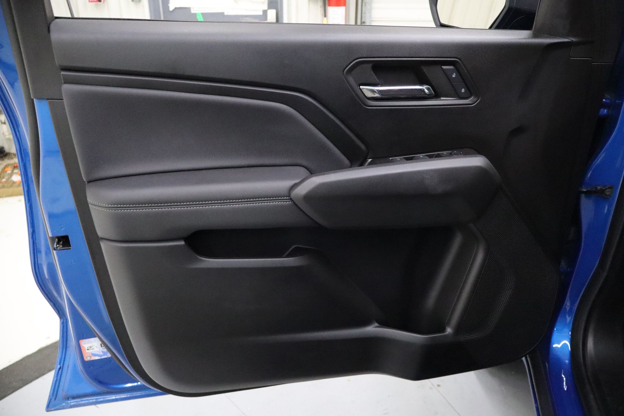 2024 Chevrolet Colorado LT photo 11