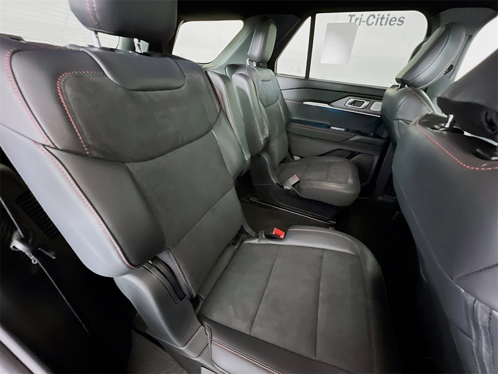 2025 Ford Explorer ST photo 15