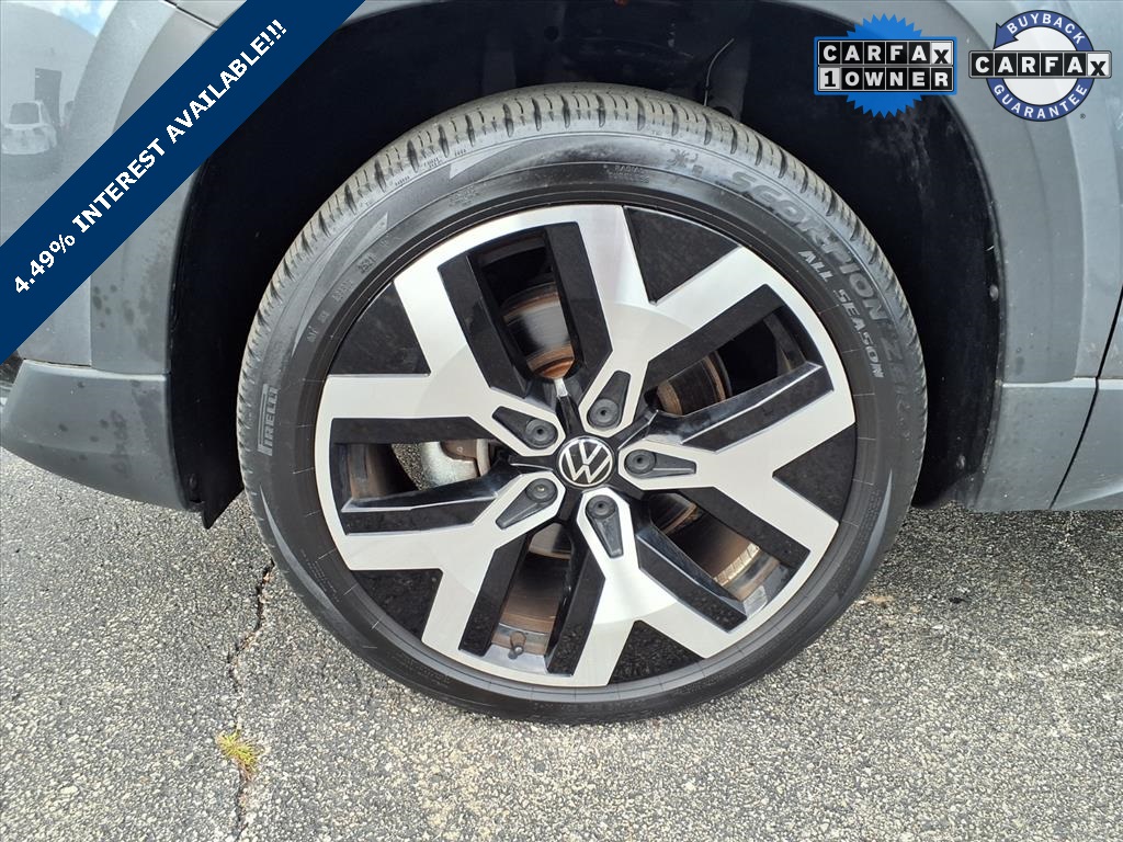 2022 Volkswagen Taos SEL photo 3
