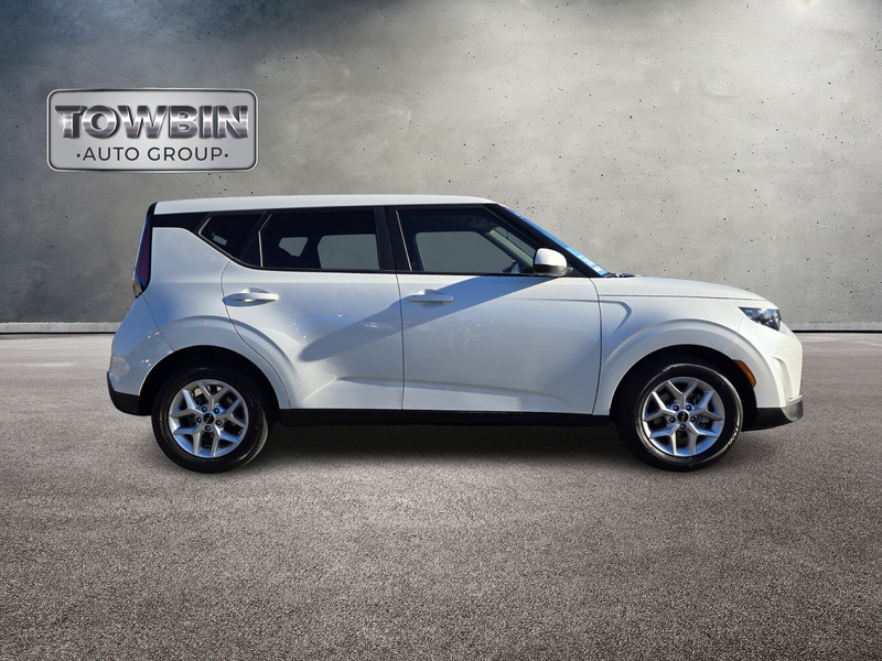 2024 Kia Soul LX photo 3