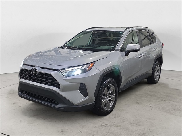 2024 Toyota RAV4 XLE's photo