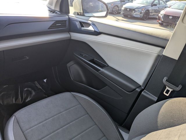 2023 Volkswagen Taos SE photo 14