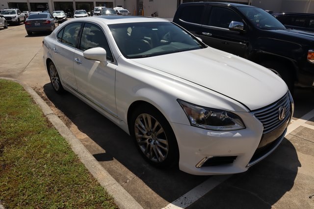2015 Lexus LS 460 photo 3