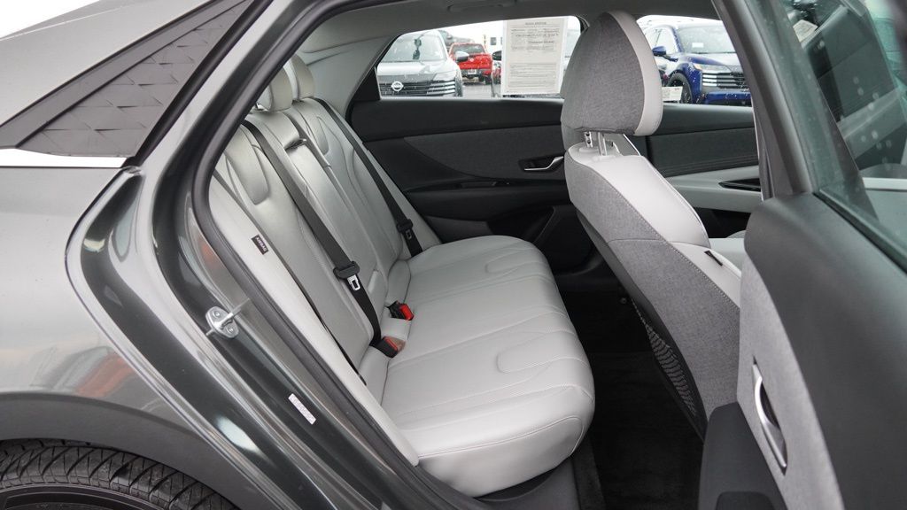 2024 Hyundai Elantra Limited photo 16