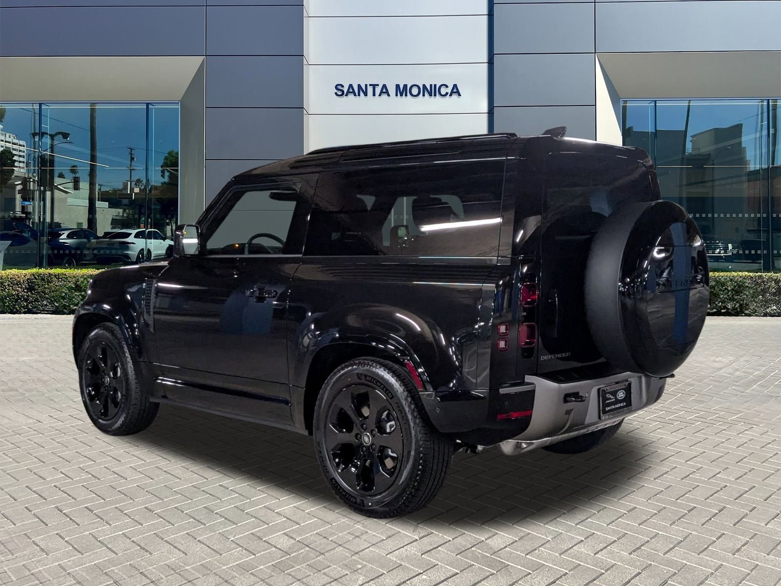 2025 Land Rover Defender 90 X-Dynamic SE photo 9
