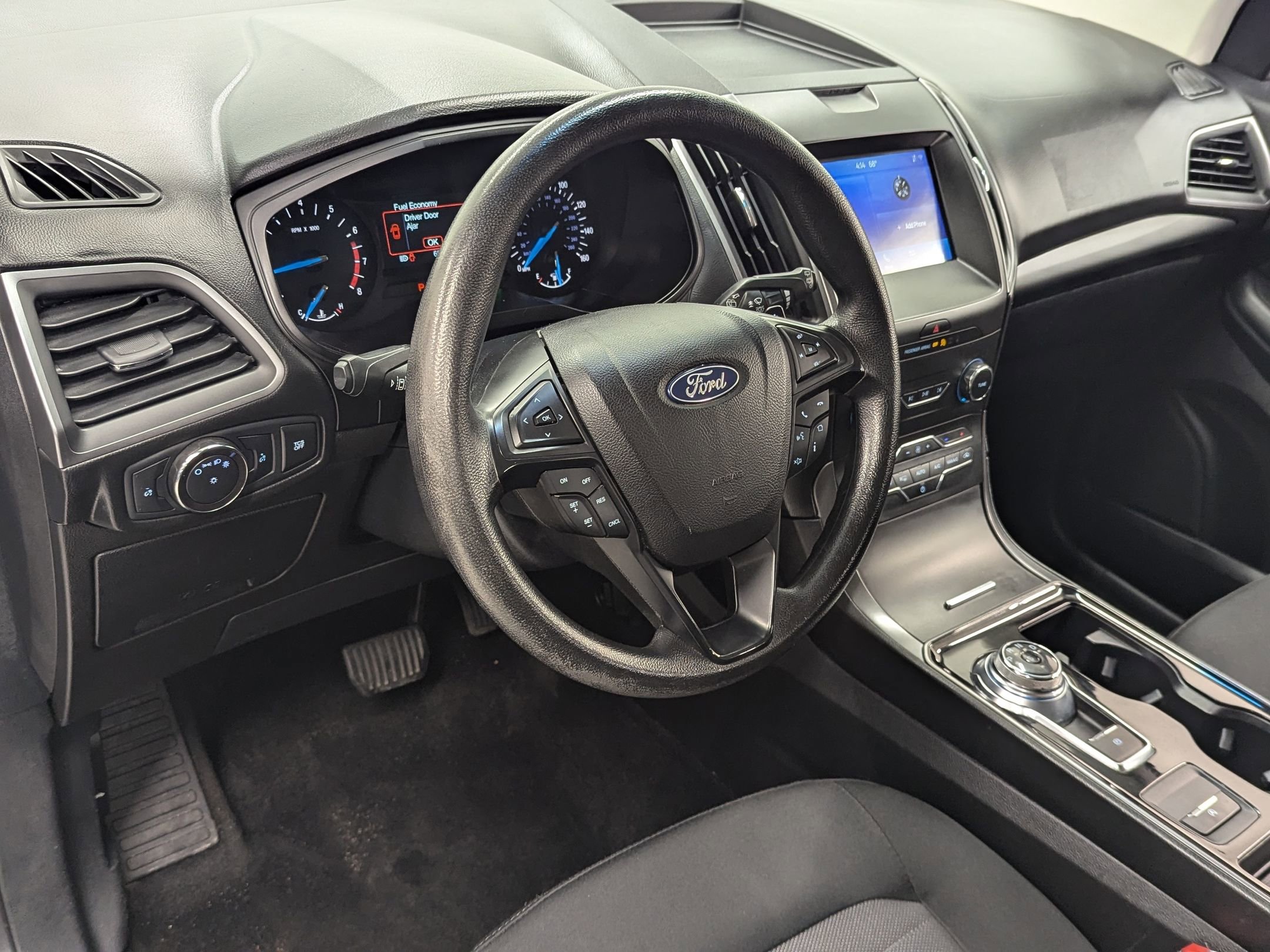 2020 Ford Edge SE photo 3