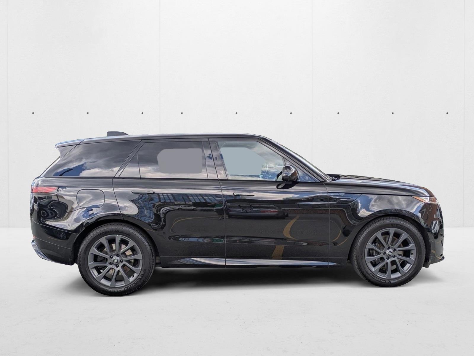 2024 Land Rover Range Rover Sport SE photo 4