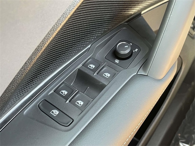 2025 Volkswagen Tiguan SE R-Line Black photo 26