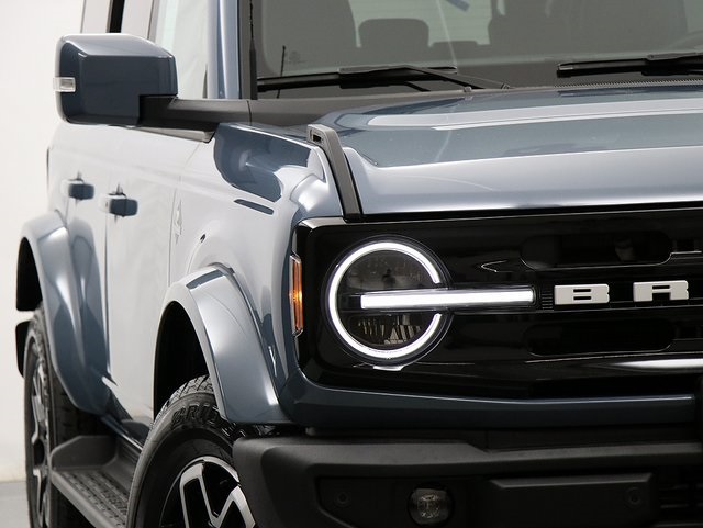 2025 Ford Bronco Outer Banks photo 4