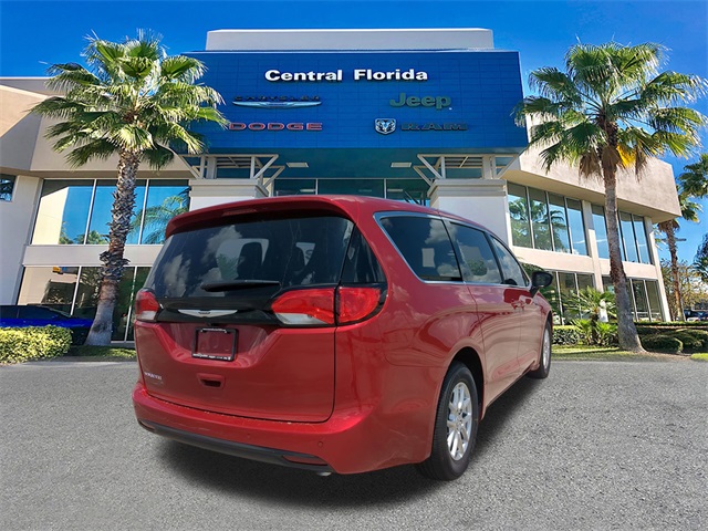 2026 Chrysler Voyager L photo 4