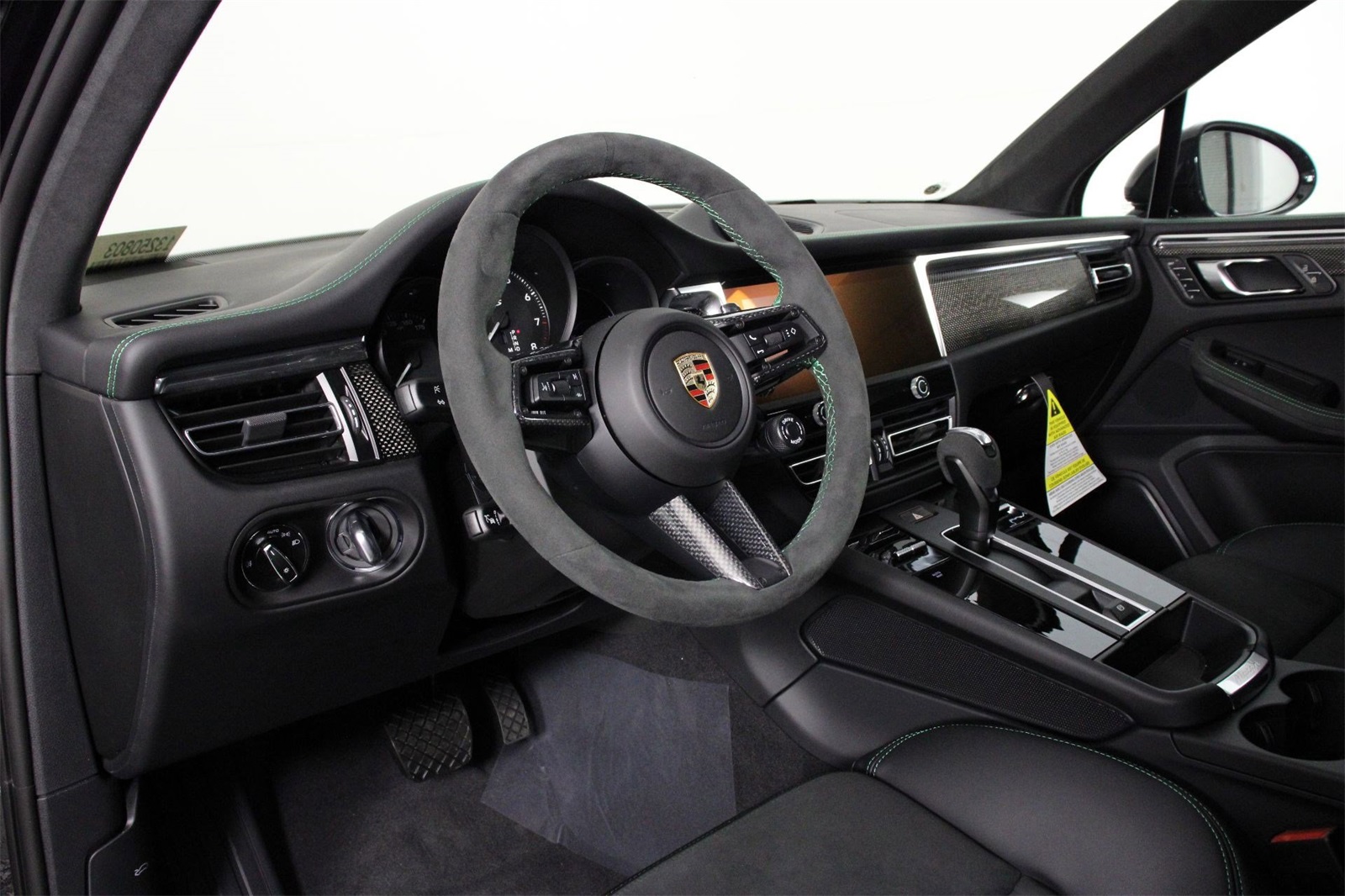 2025 Porsche Macan GTS photo 3
