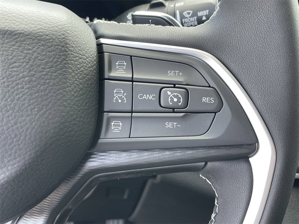 2025 Jeep Grand Cherokee Laredo X photo 18