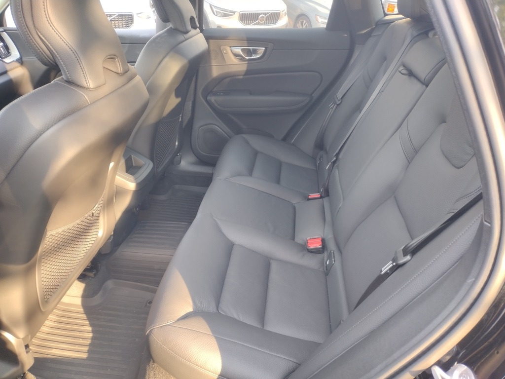 2025 VOLVO XC60 - Image 13