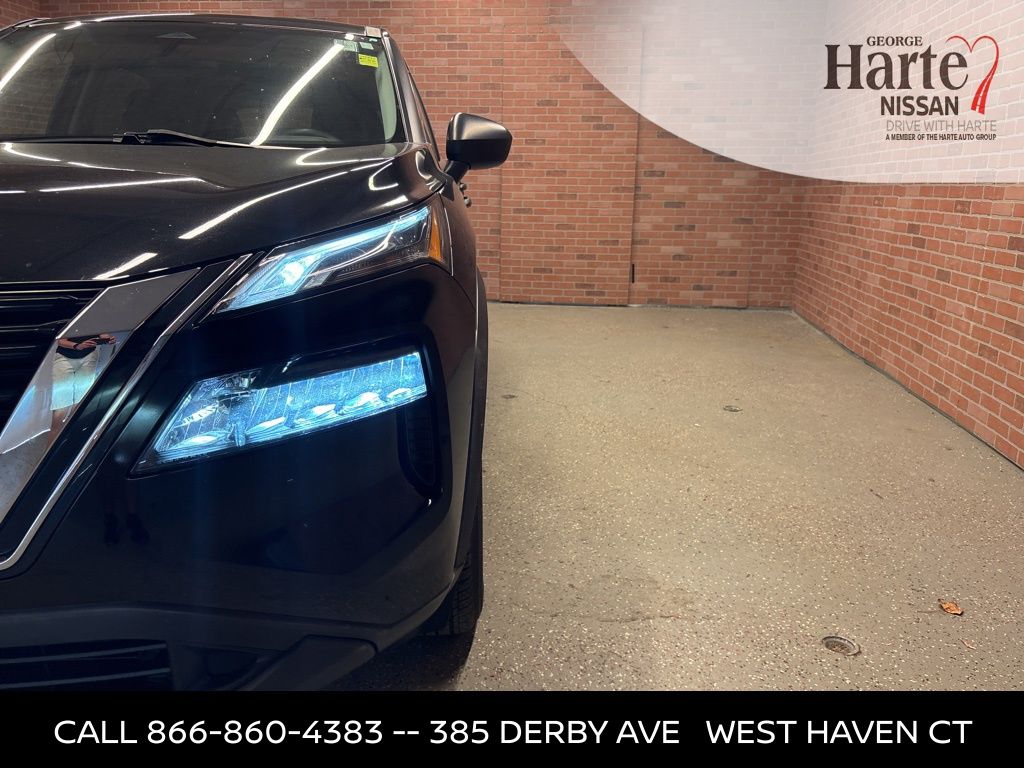 2021 Nissan Rogue S photo 28