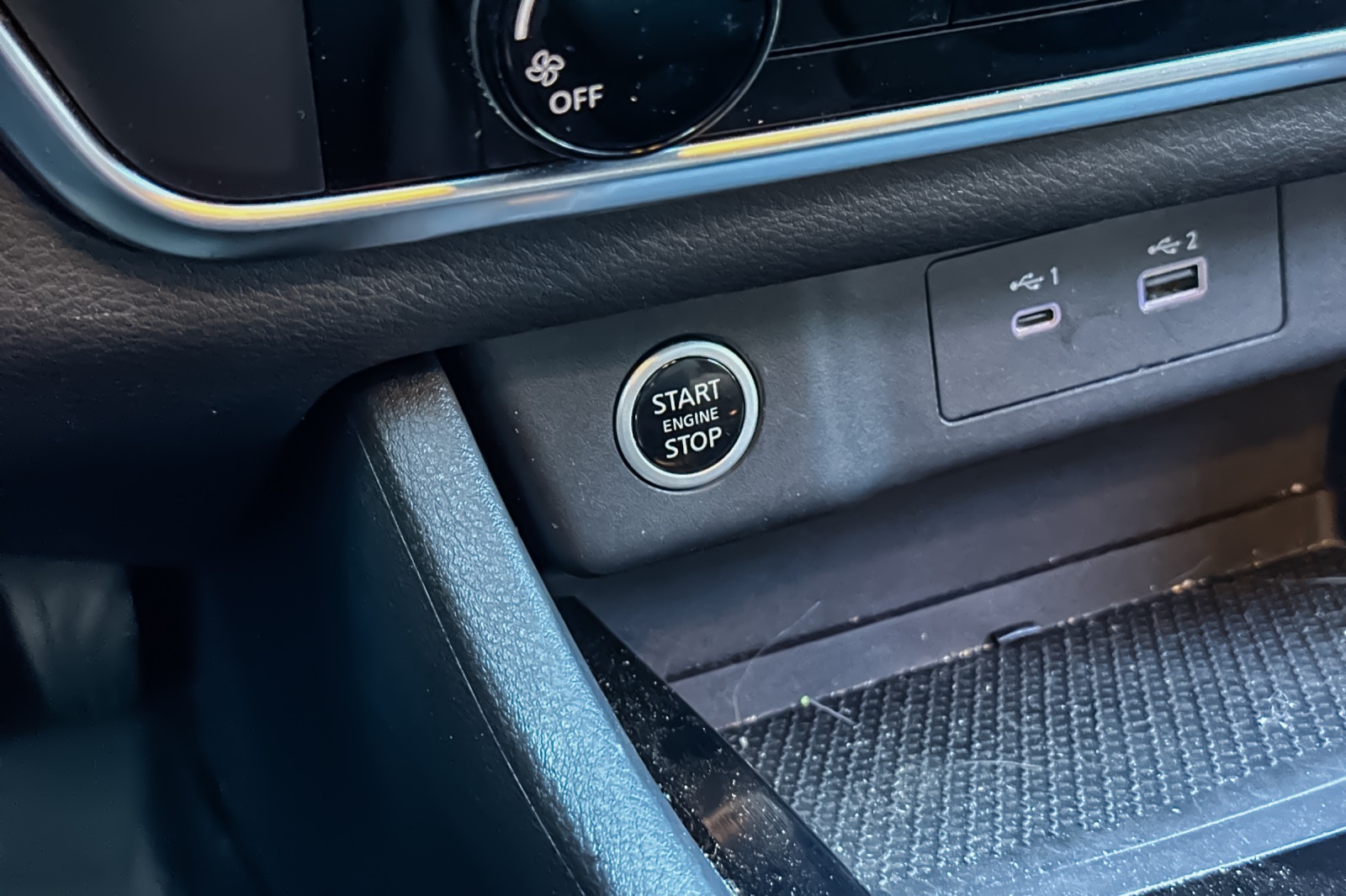 2022 Nissan Rogue S photo 15