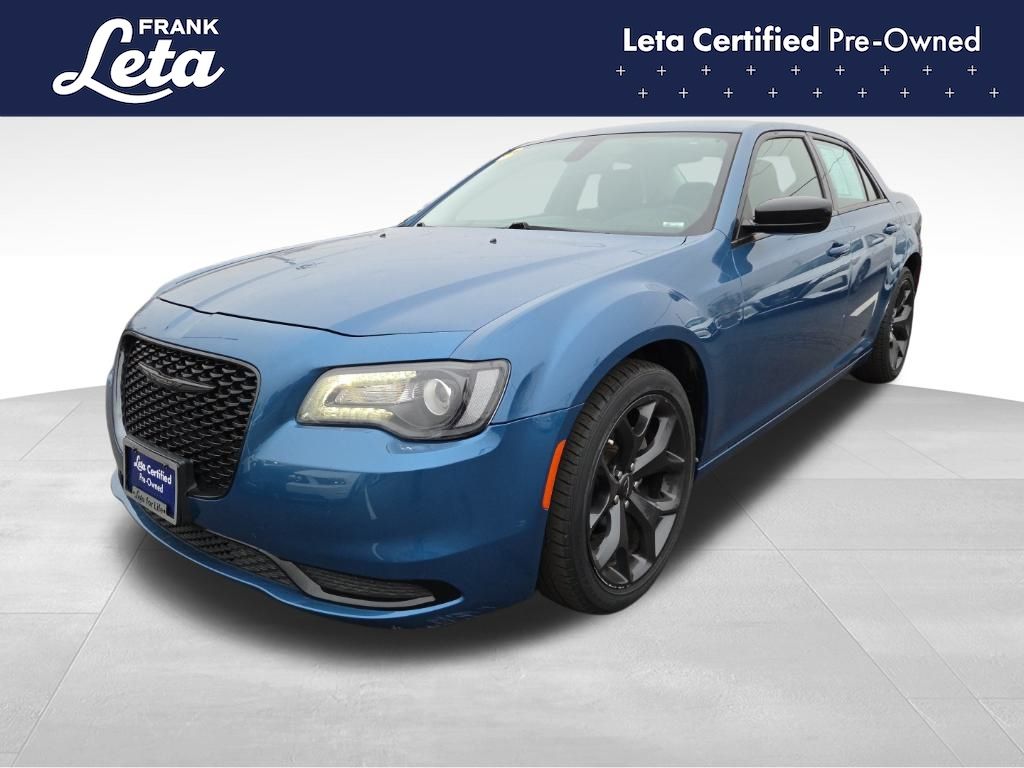 2023 Chrysler 300 Touring's photo