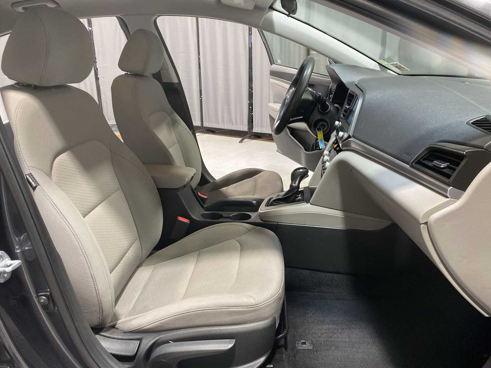 2020 Hyundai Elantra SEL photo 14