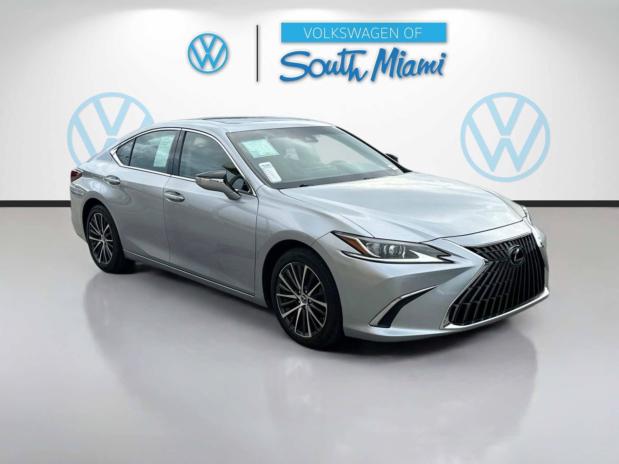 2022 Lexus ES 350's photo