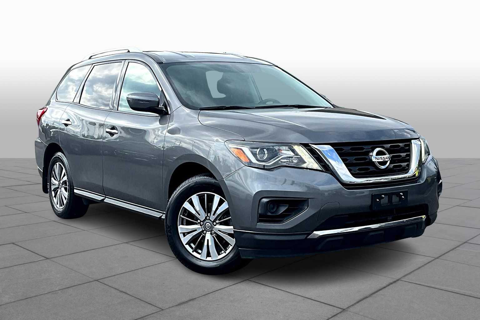 2019 Nissan Pathfinder S photo 2