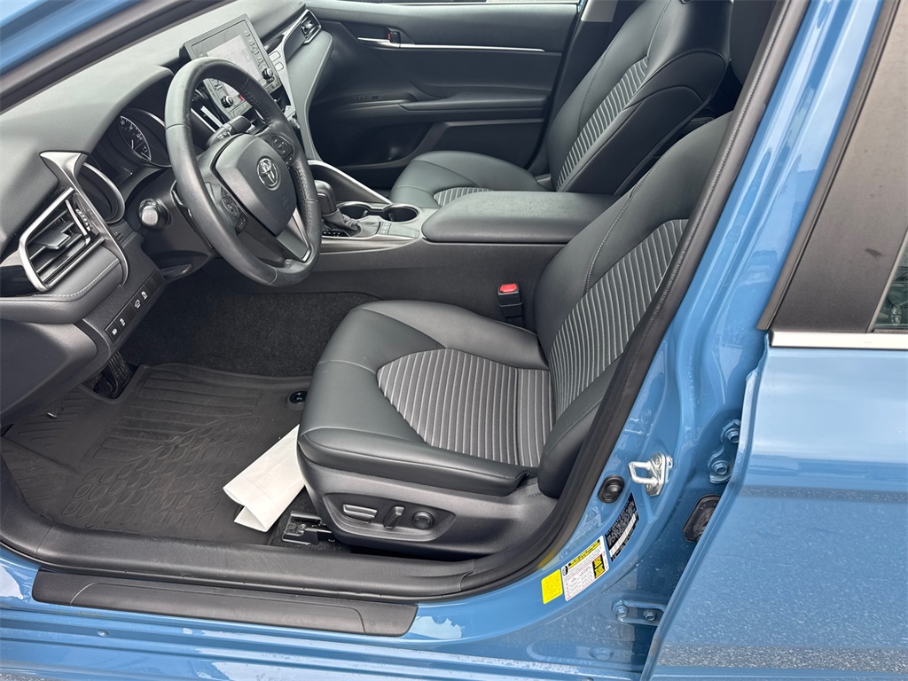 2023 Toyota Camry SE photo 9
