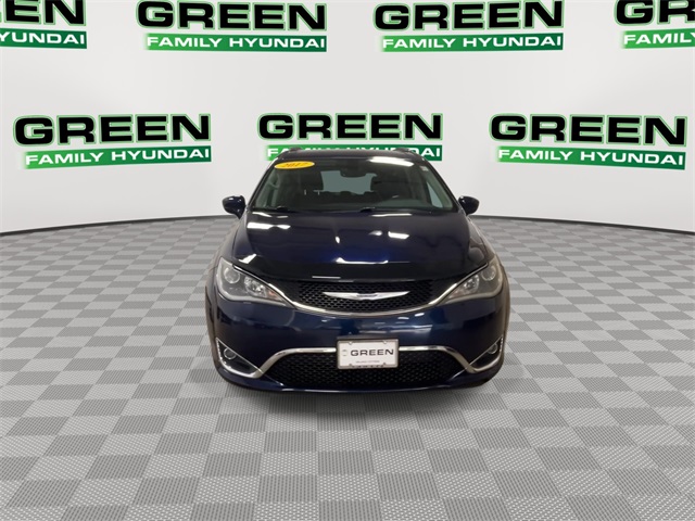 2017 Chrysler Pacifica Touring Plus photo 4