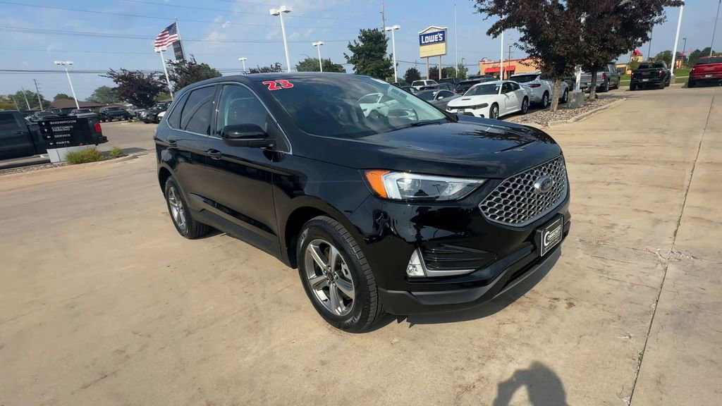 2023 Ford Edge SEL photo 2
