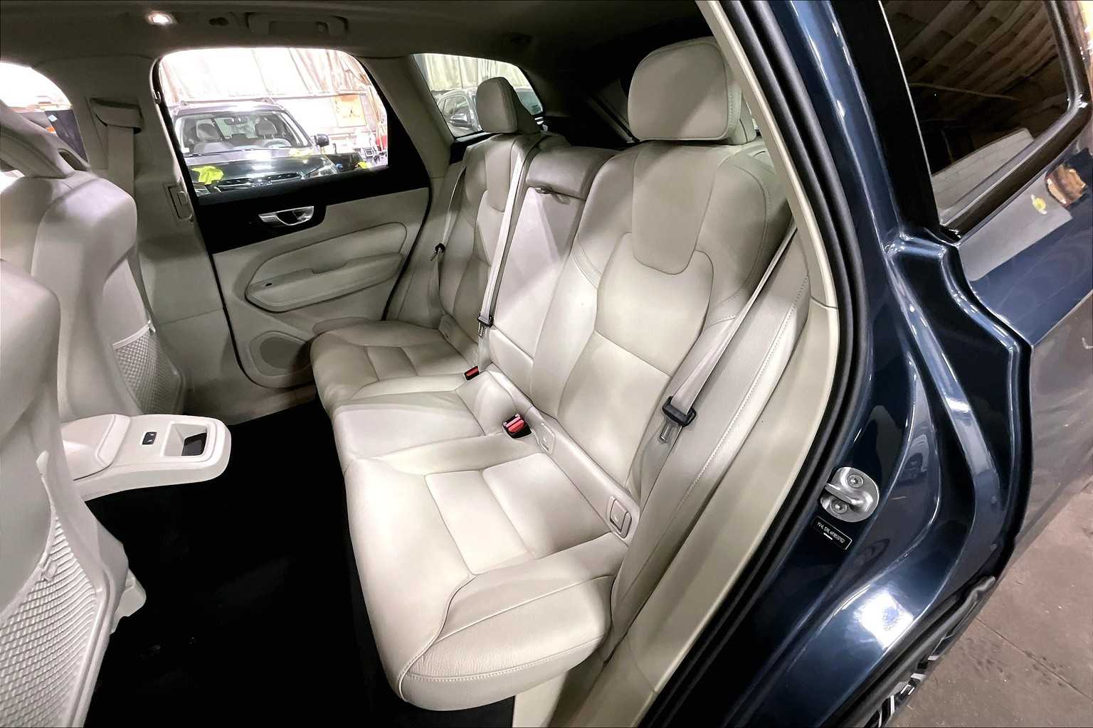 2024 Volvo XC60 Plus photo 20