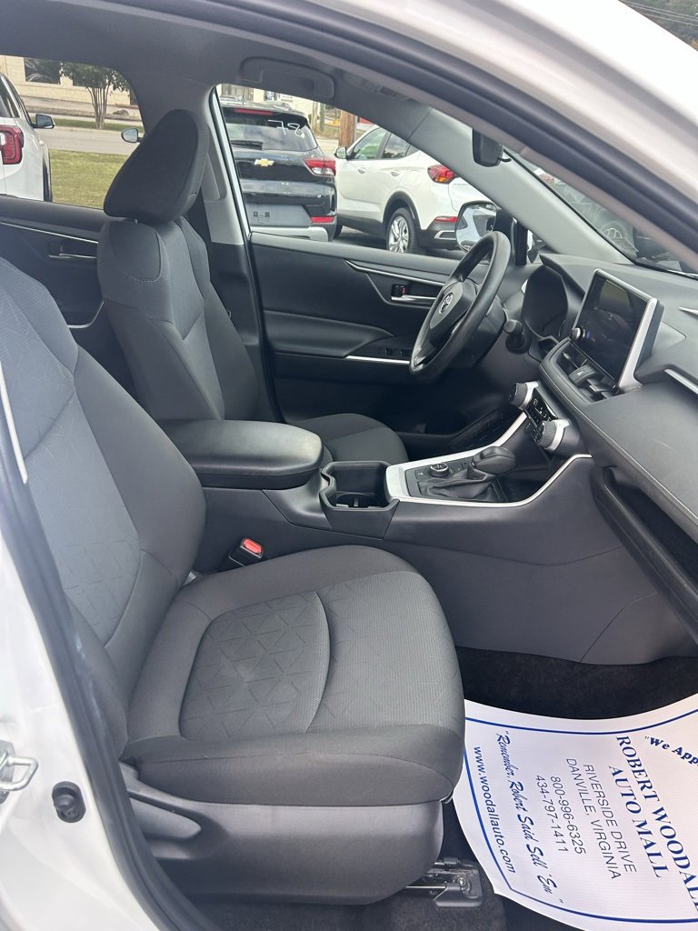 2024 Toyota RAV4 Hybrid XLE photo 13