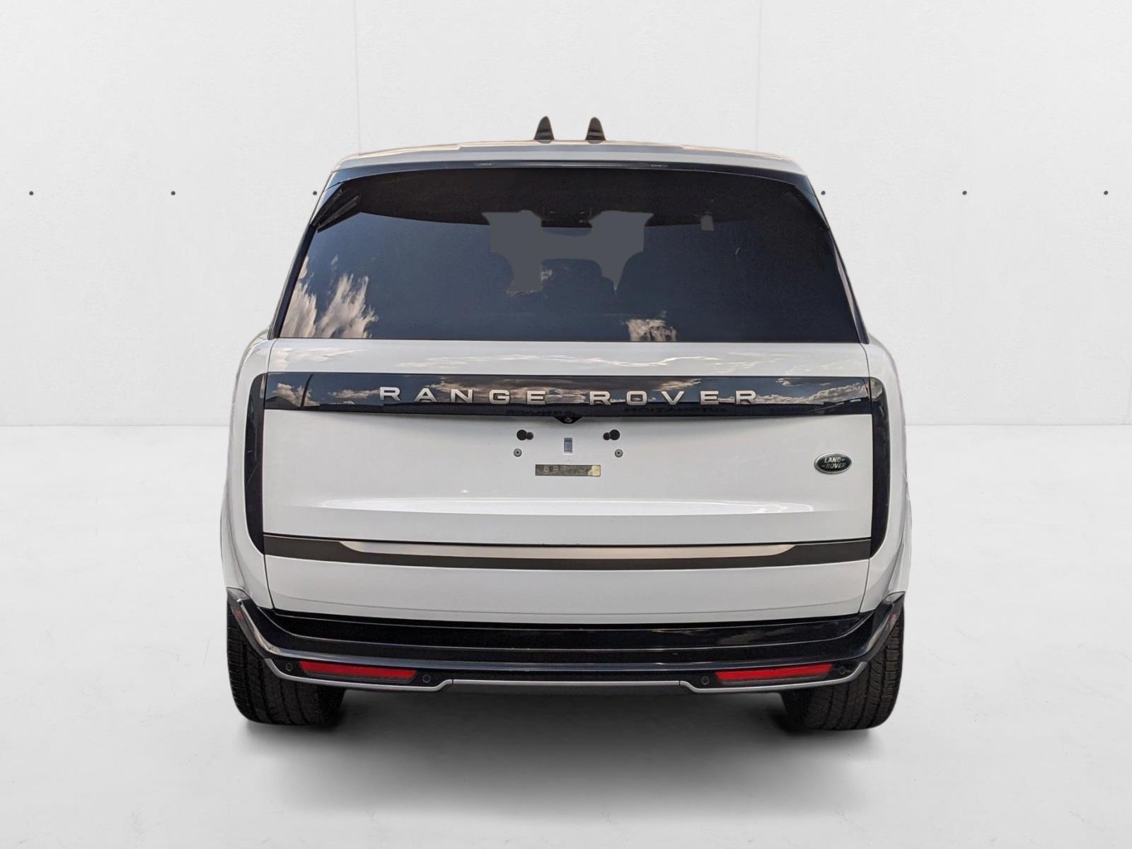 2023 Land Rover Range Rover SE photo 4