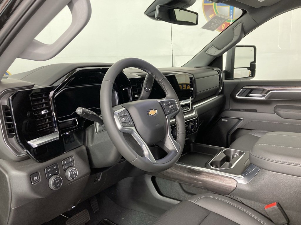 2025 Chevrolet Silverado 2500HD LTZ photo 8