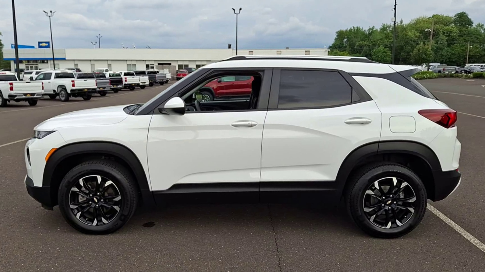 2023 Chevrolet Trailblazer LT photo 28