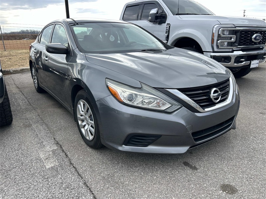 2017 Nissan Altima S's photo