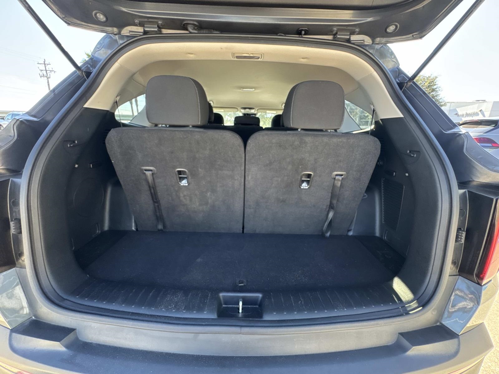 2023 Kia Sorento LX photo 8
