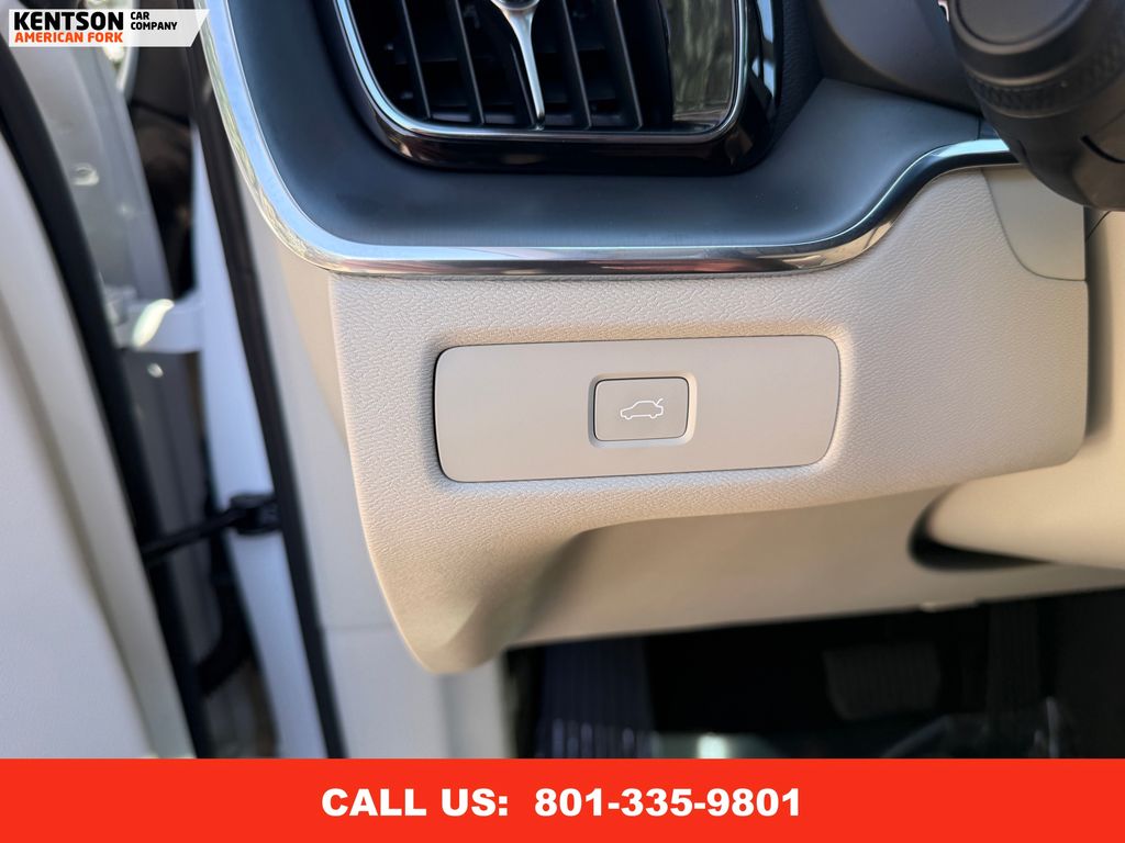 2024 Volvo XC60 Core photo 18