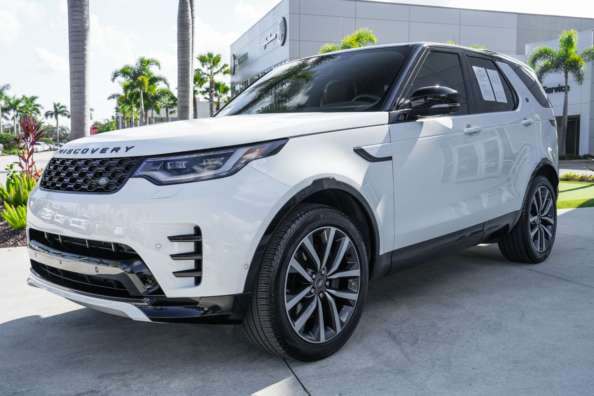 2024 Land Rover Discovery SE photo 4