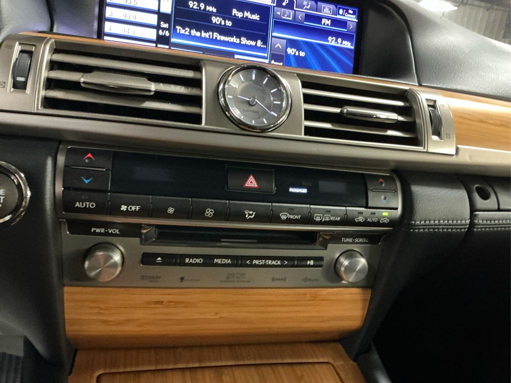 2014 Lexus LS 460 L photo 13