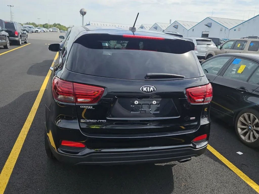 2019 Kia Sorento LX S photo 3