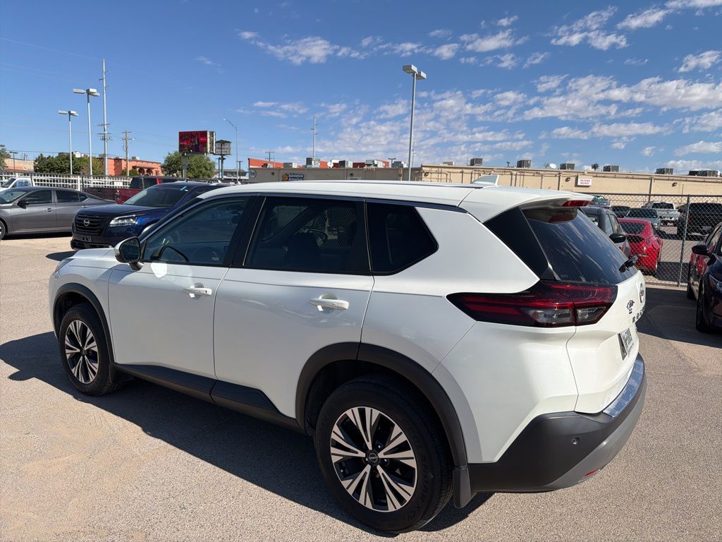 2022 Nissan Rogue SV photo 15