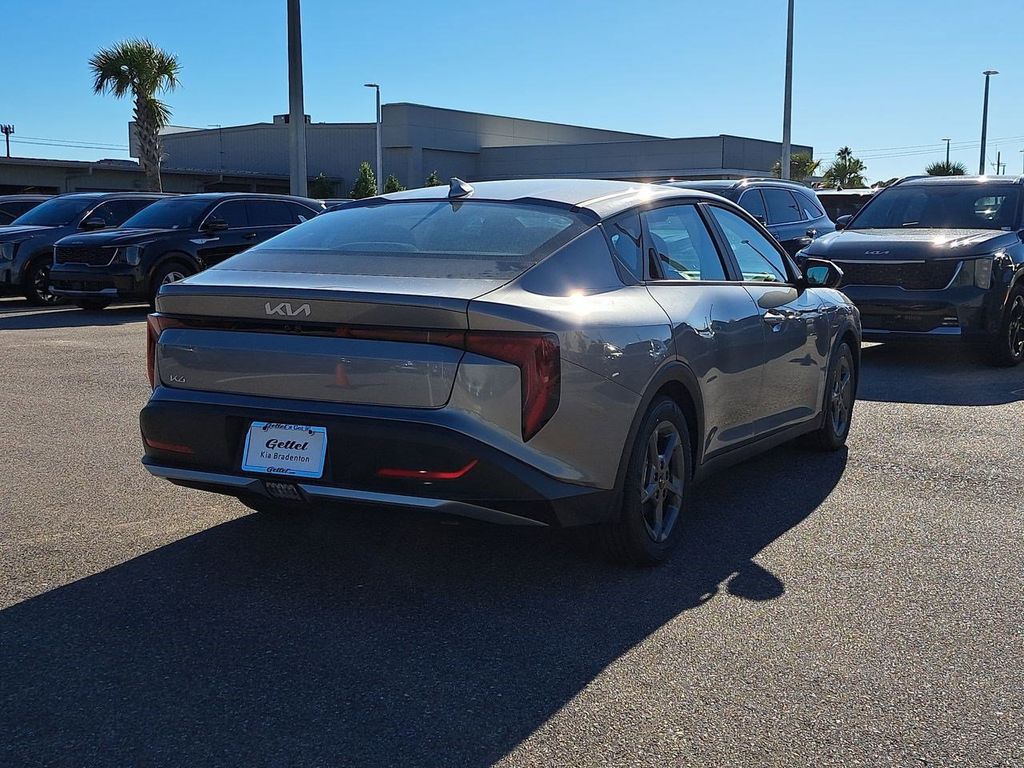 2025 Kia K4 LXS photo 5