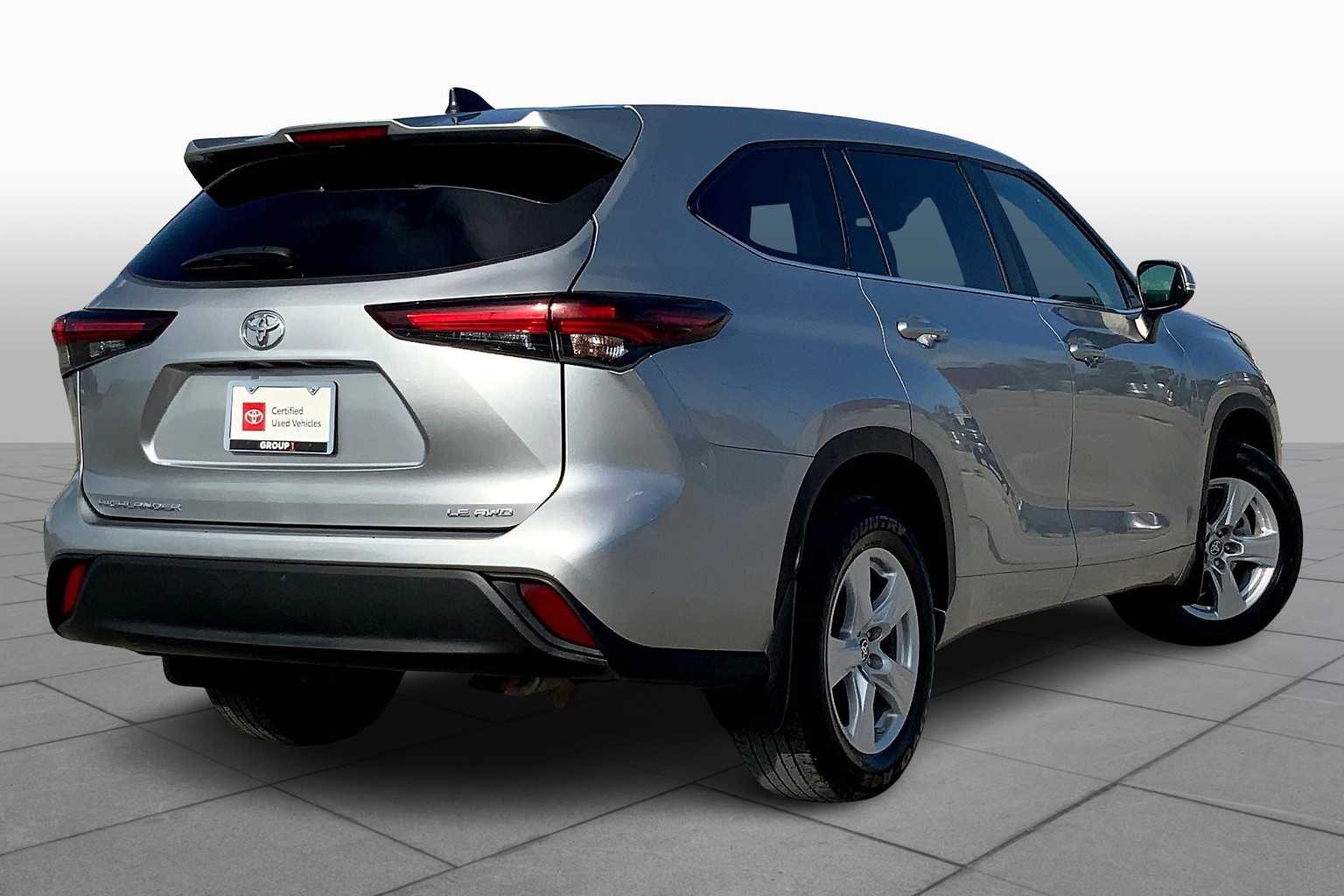 2024 Toyota Highlander LE photo 12